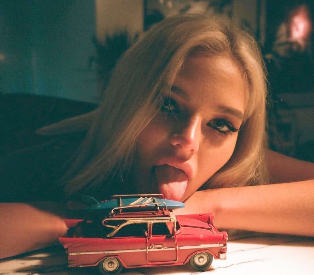 GALERIE FOTO Și-a scos tatăl din minți » Fiica de 19 ani a unui jucător legendar de tenis, în ipostaze nepermise: "Am eșuat ca tată"