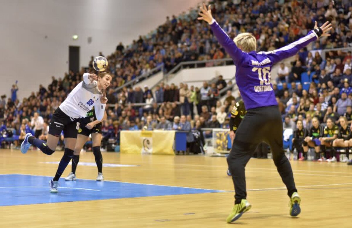 GALERIE FOTO Calificare! Decimată de accidentări, SCM Craiova a luptat eroic și e din nou în grupele Cupei EHF