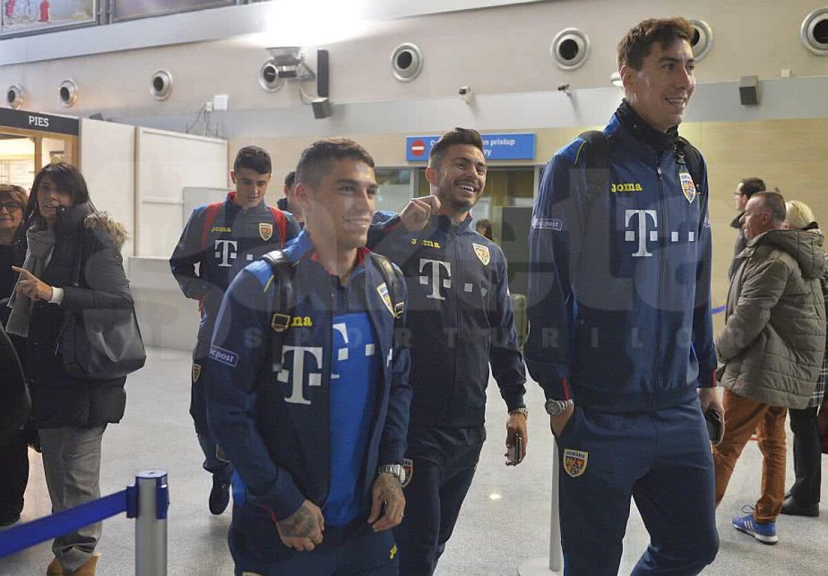 MUNTENEGRU - ROMÂNIA // GALERIE FOTO "Naționala" a ajuns la Podgorica: primele imagini de la aeroport 