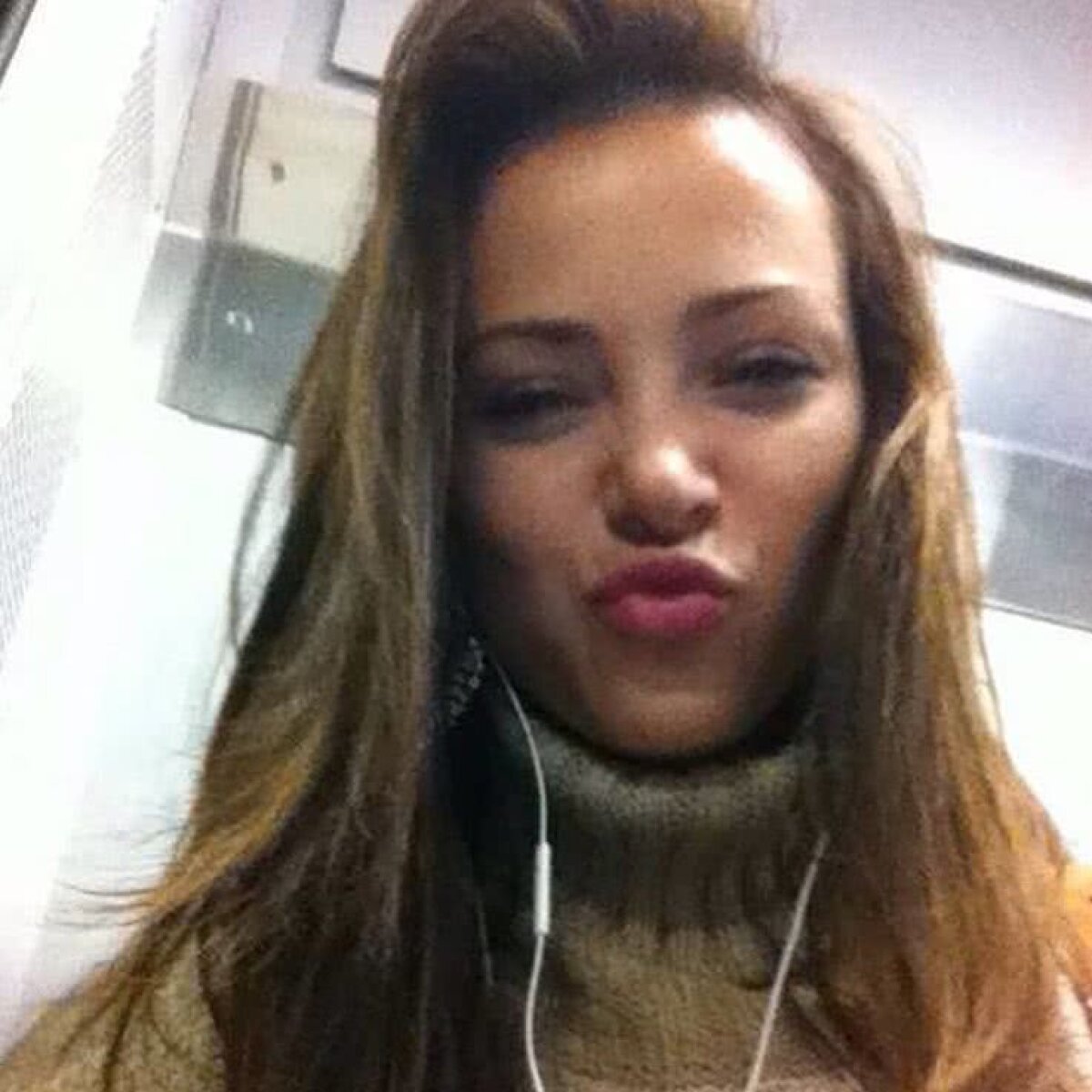 FOTO La 14 ani era desemnată ”Modelul Anului 1998” în România. Cum arată acum superba Alina Văcariu