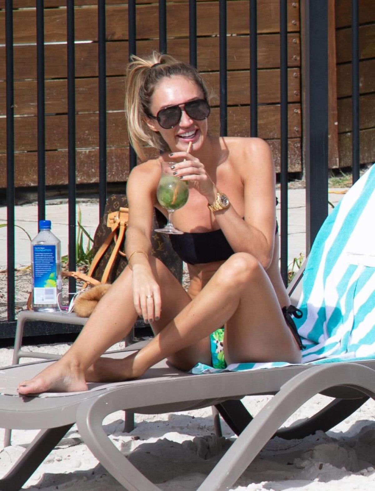 FOTO HOT A mers la plajă în Australia, dar fotografii au reperat-o imediat: imagini indecent de sexy în bikini