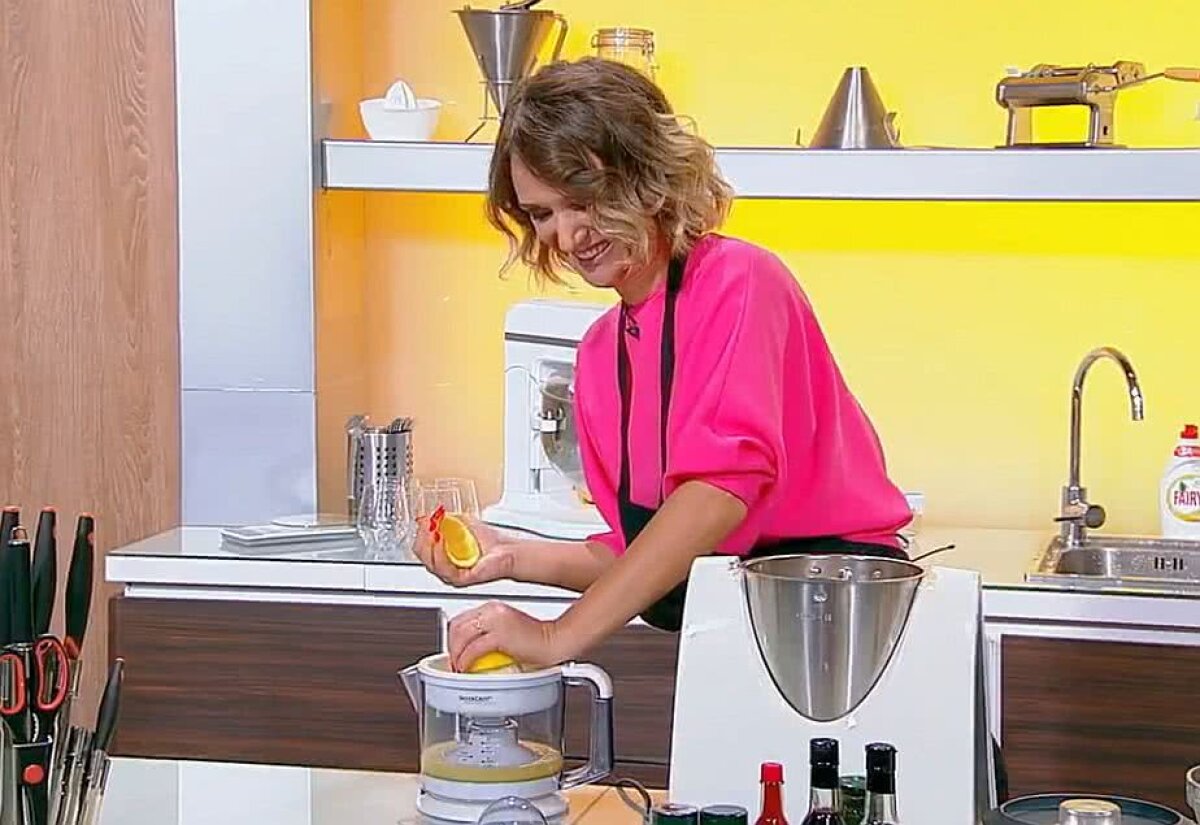 GALERIE FOTO Apariție-bombă la emisiunea "Chefi la Cuțite" » Fosta soție a lui Ionuț Negoiță, față în față cu cei 3 chefi! Cum s-a descurcat și ce a zis de finanțatorul lui Dinamo