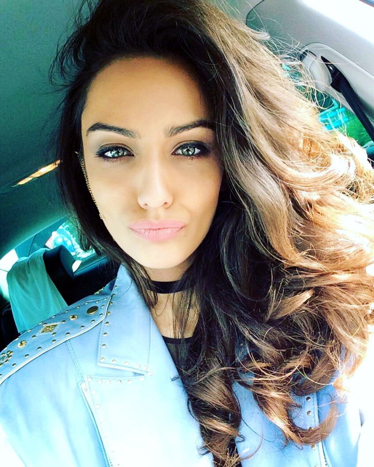 GALERIE FOTO SUPER-HOT » Diva care a renunţat la o carieră de fotomodel în favoarea muzicii și iubește sporturile extreme!