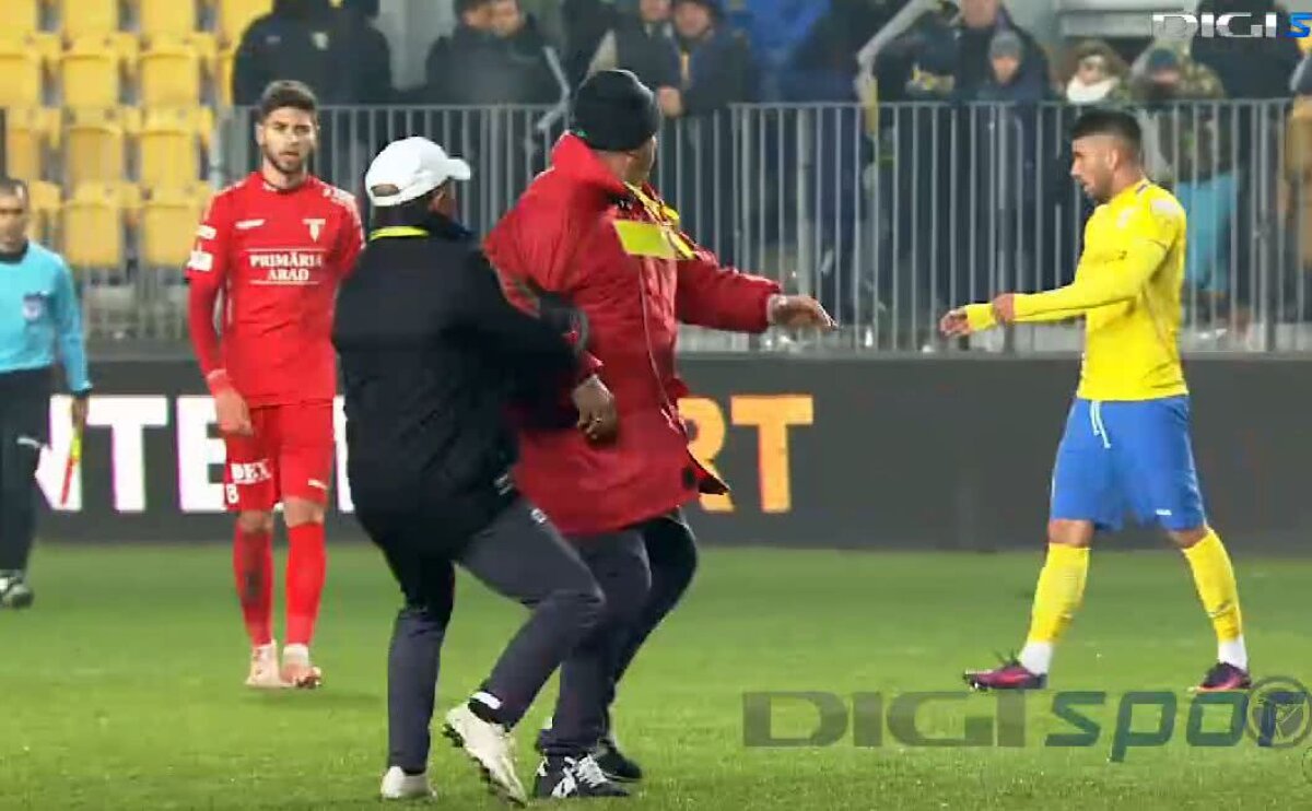 PETROLUL - UTA 2-2 // FOTO Imagini incredibile la Ploiești! Ionuț Popa a intrat pe teren să agreseze un jucător: "Îl strângeam de gât, îl omoram. Intram la închisoare!"