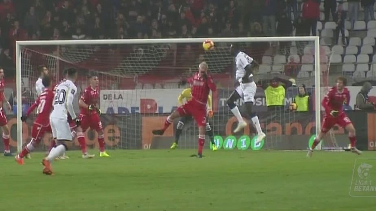 DINAMO - GAZ METAN 1-1 // VIDEO + FOTO Eroare gravă de arbitraj: penalty CLAR neacordat oaspeților