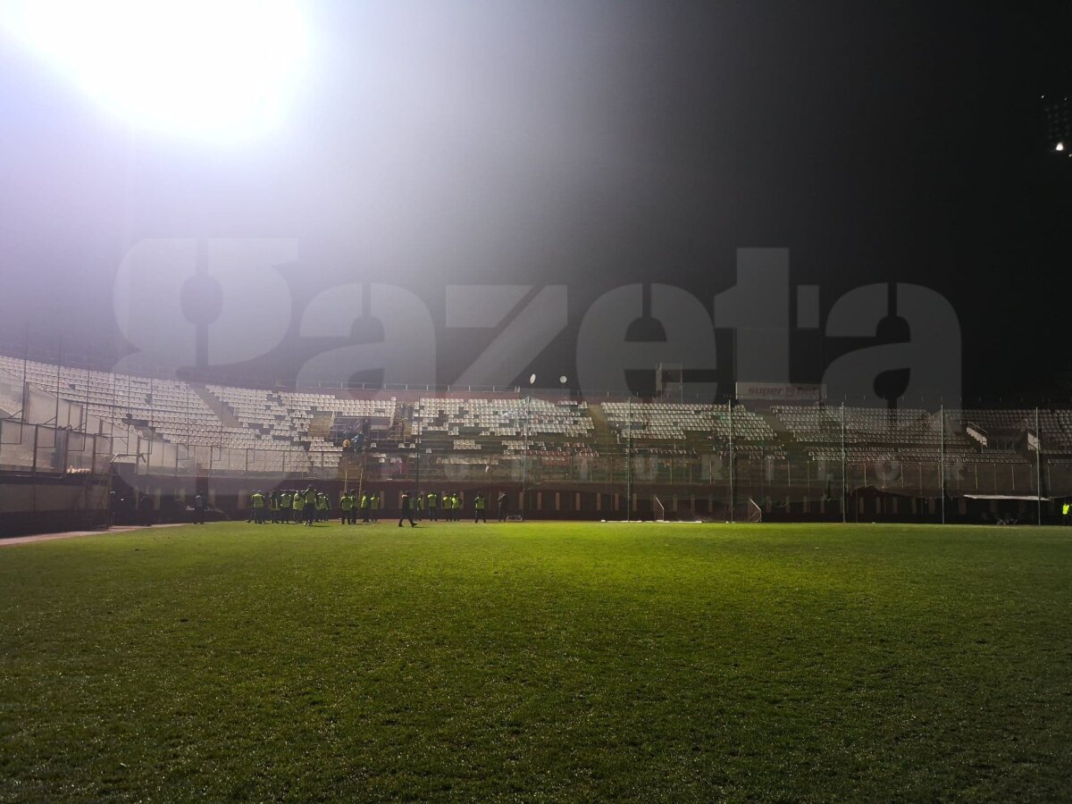 GALERIE FOTO Jandarmii au stat în calea fericirii fanilor rapidiști » Imaginea dezolantă a peluzei 