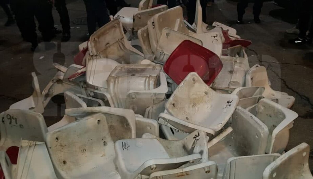 GALERIE FOTO Jandarmii au stat în calea fericirii fanilor rapidiști » Imaginea dezolantă a peluzei 