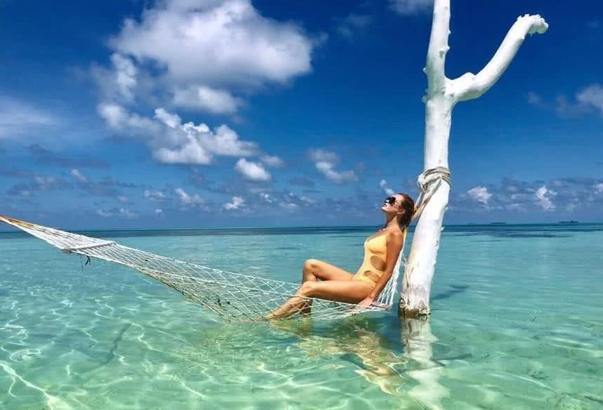 FOTO Roșie și perfectă! Fotomodelul care a făcut senzație pe plajele din Maldive