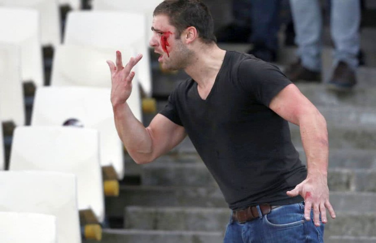 GALERIE FOTO Atenție, imagini dure! Violențe fără precedent la AEK Atena - Ajax: sticle incendiare și lupte grele cu forțele de ordine