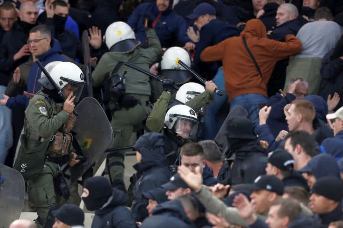 GALERIE FOTO Atenție, imagini dure! Violențe fără precedent la AEK Atena - Ajax: sticle incendiare și lupte grele cu forțele de ordine