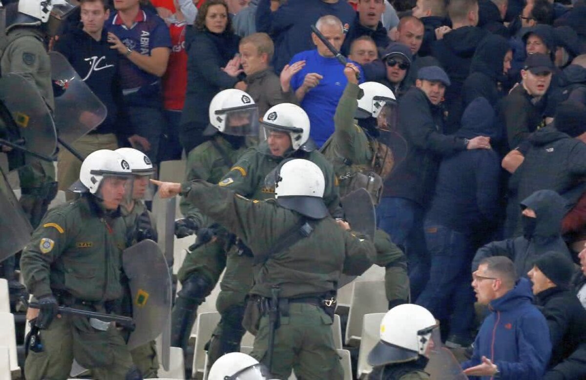 GALERIE FOTO Atenție, imagini dure! Violențe fără precedent la AEK Atena - Ajax: sticle incendiare și lupte grele cu forțele de ordine