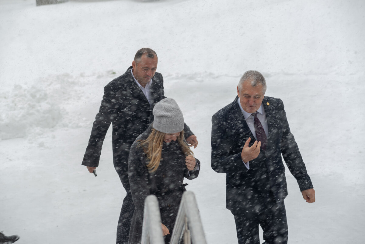 VIDEO+FOTO 12 imagini inedite cu Simona Halep: a dansat cu aromânii și a înfruntat viscolul din Călărași