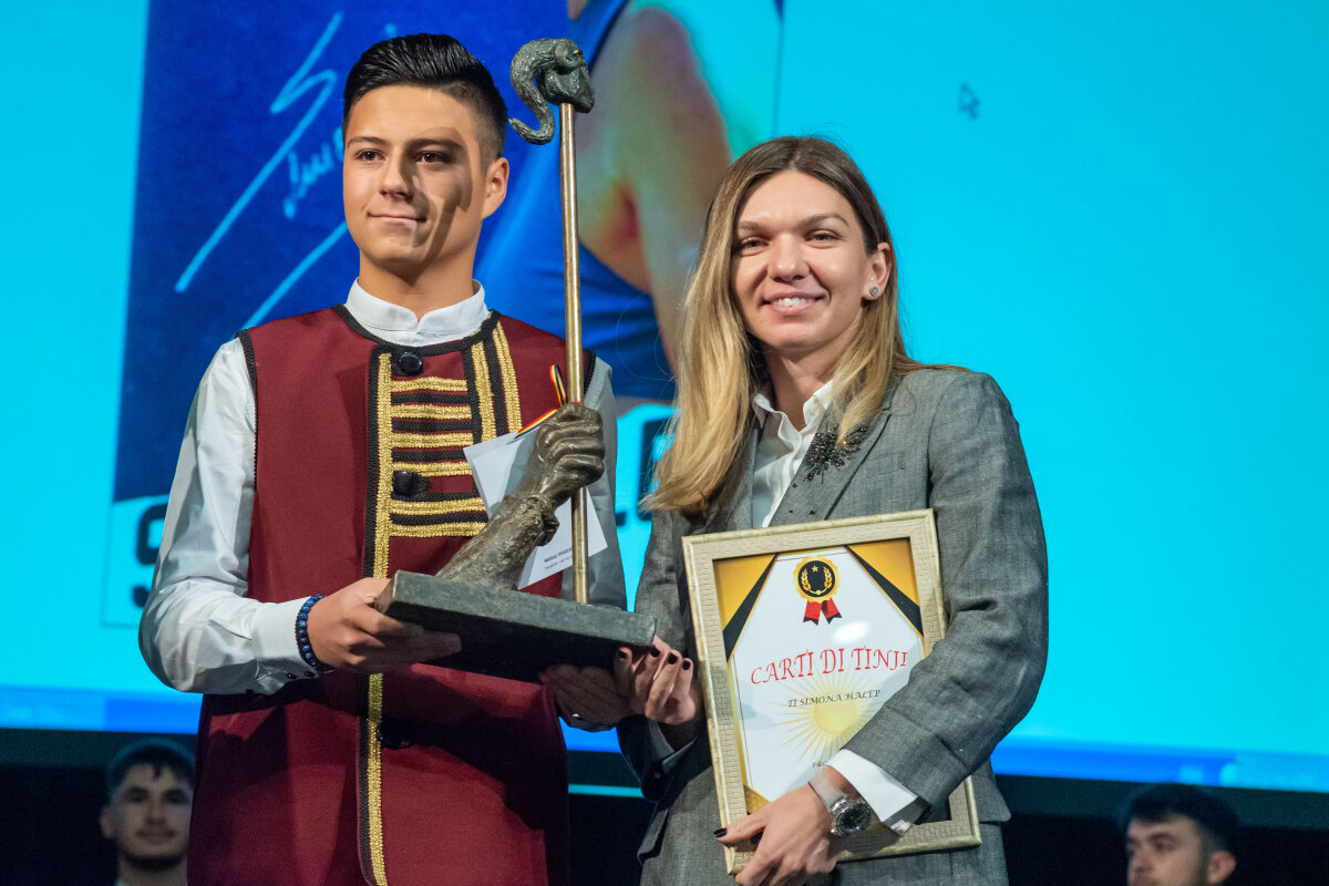 VIDEO+FOTO 12 imagini inedite cu Simona Halep: a dansat cu aromânii și a înfruntat viscolul din Călărași