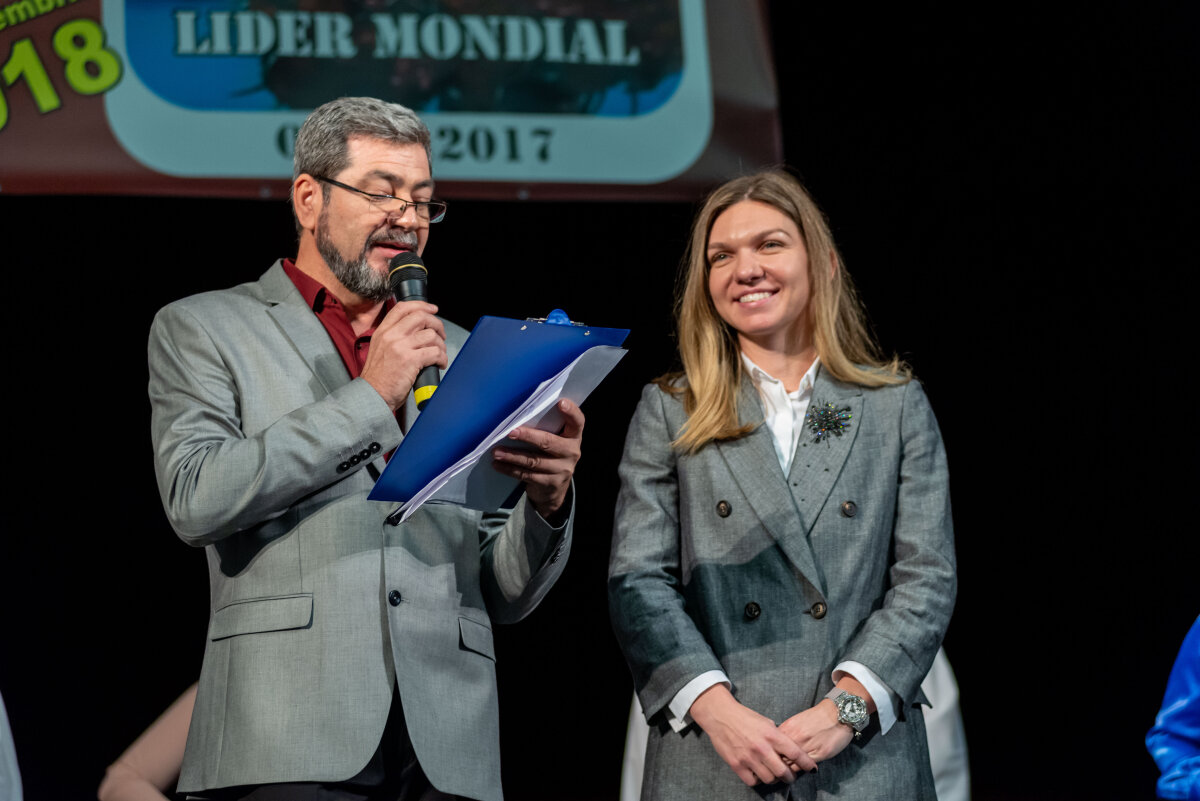 VIDEO+FOTO 12 imagini inedite cu Simona Halep: a dansat cu aromânii și a înfruntat viscolul din Călărași