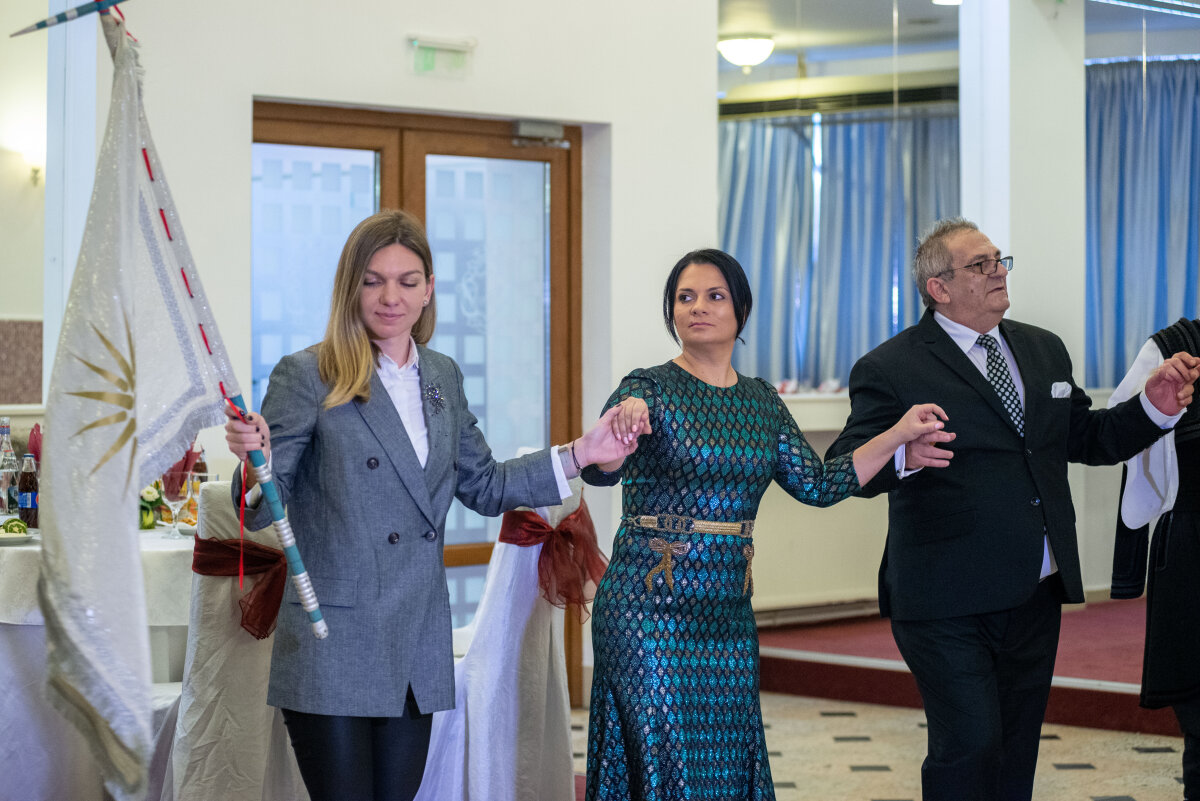 VIDEO+FOTO 12 imagini inedite cu Simona Halep: a dansat cu aromânii și a înfruntat viscolul din Călărași