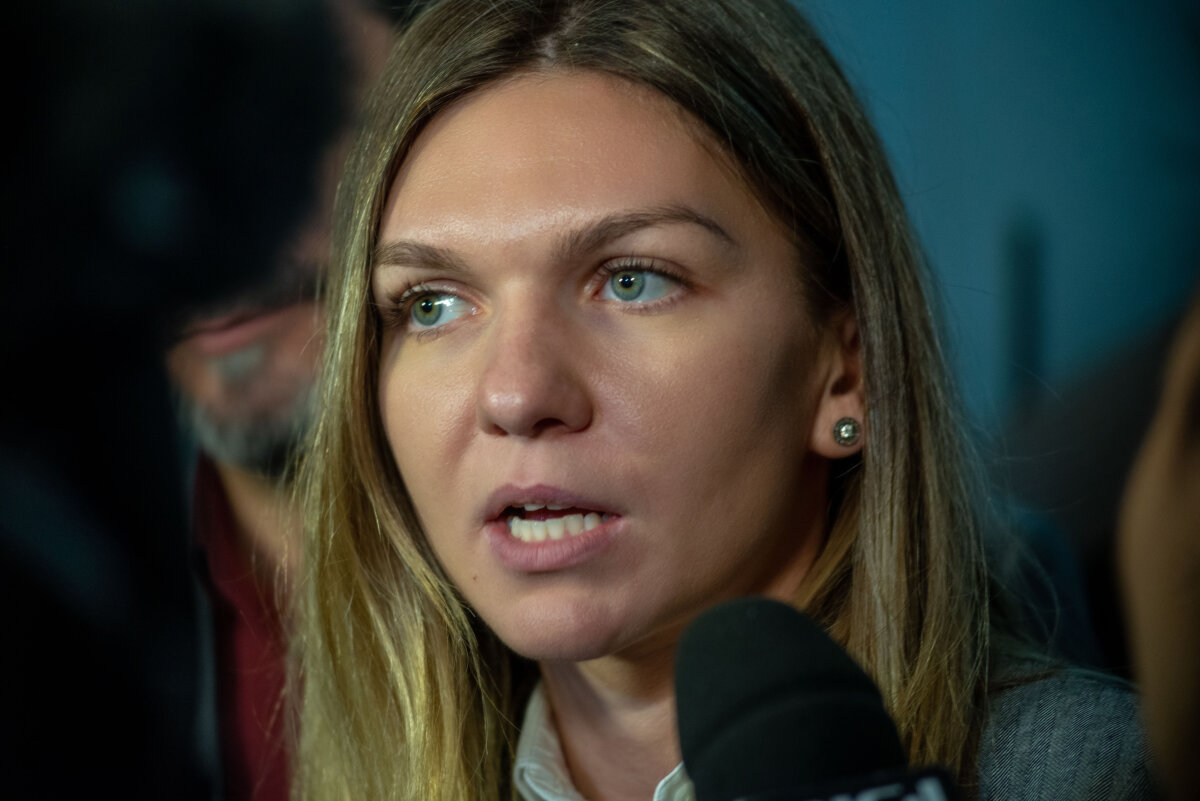 VIDEO+FOTO 12 imagini inedite cu Simona Halep: a dansat cu aromânii și a înfruntat viscolul din Călărași