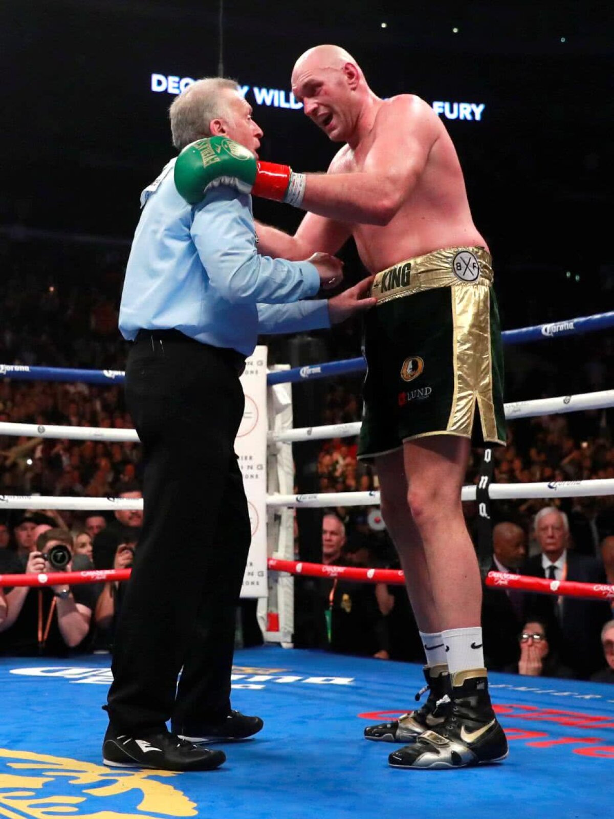 VIDEO+FOTO Furyos și iute » Verdict controversat în Wilder vs. Fury! Britanicul a dominat lupta, însă a fost pus de două ori la podea