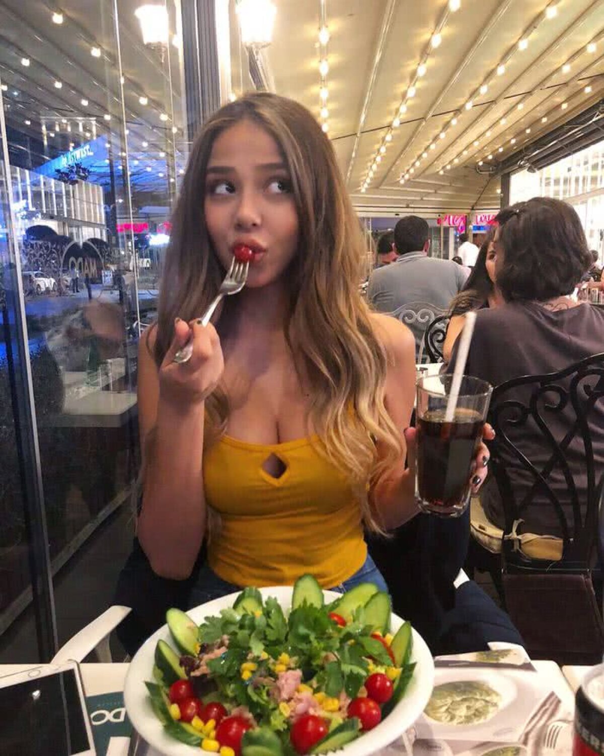 GALERIE FOTO Cel mai tare model din Turcia: "Nu mai sunt virgină" » Loris Karius e implicat în controversata situație