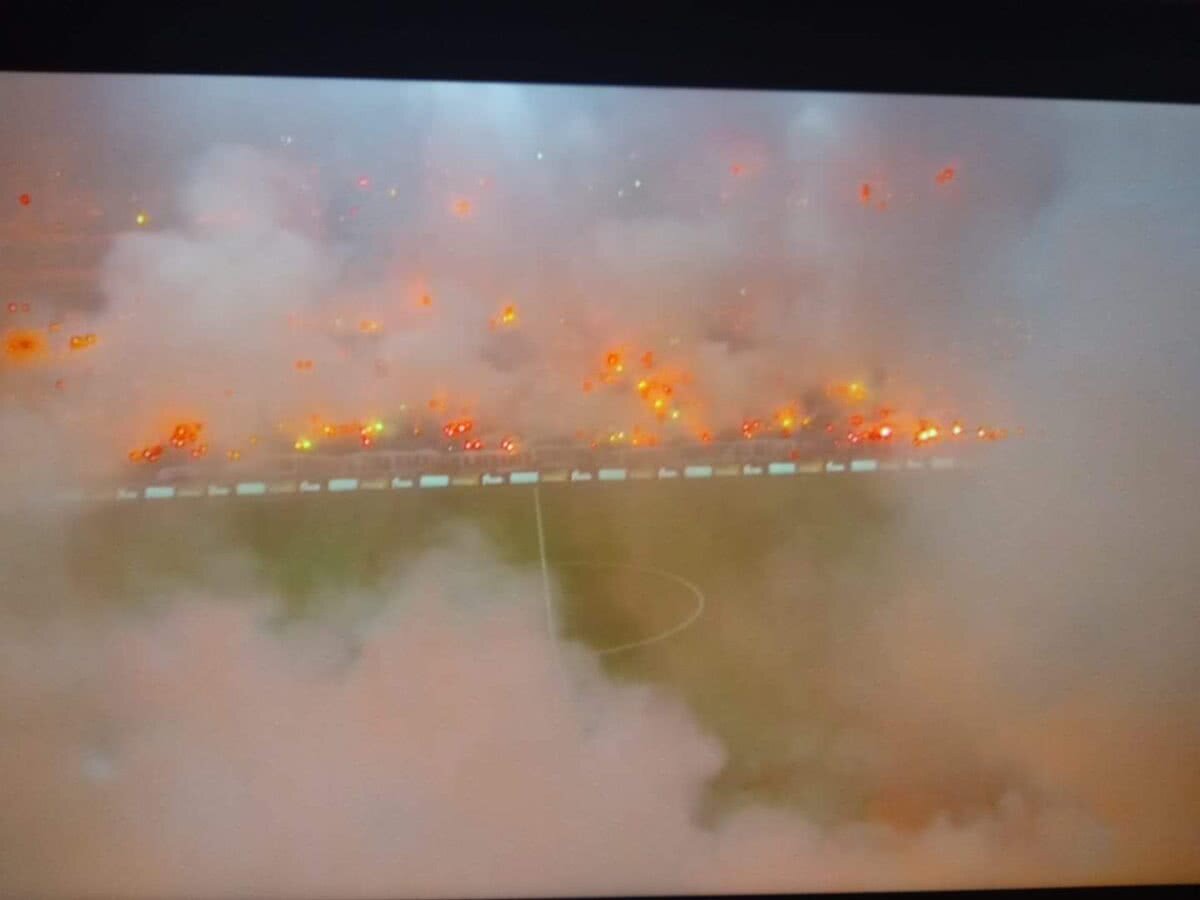 VIDEO+FOTO Atmosferă incendiară la antrenamentul lui Galatasaray » 45.000 de suporteri au colorat cerul în roșu