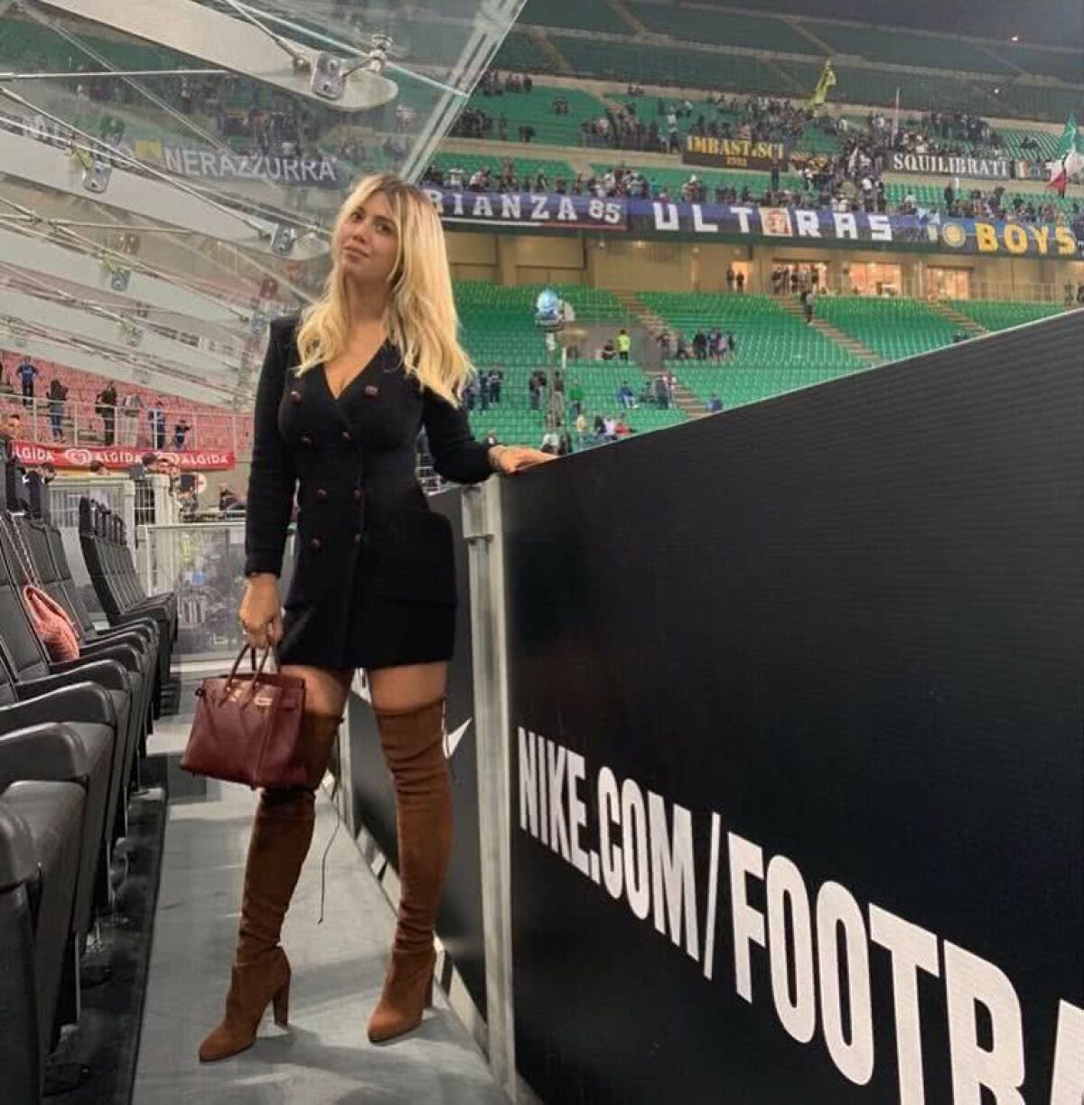 FOTO Wanda Nara a ieșit la biliard și și-a surprins din nou fanii: "De ce sunt două bile mai mari decât celelalte?" ;)