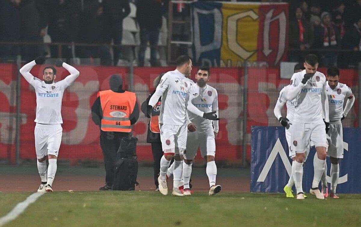 VIDEO + FOTO "Serie B, Dinamo-n Serie B!" » CFR Cluj a dat de pământ cu Dinamo, scor 3-0. Golaveraj 1-7 în ultimele două meciuri 