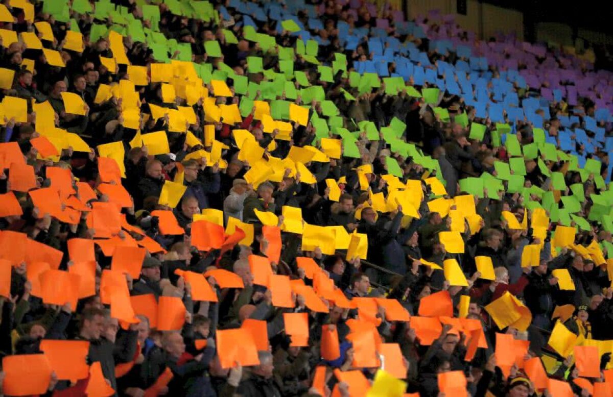 GALERIE FOTO + VIDEO Premieră la nivel mondial! Scenografie LGBT afișată la un meci din Premier League