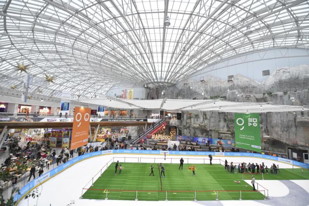 GALERIE FOTO Horia Tecău a jucat tenis pe gheață cu micii sportivi din Capitală