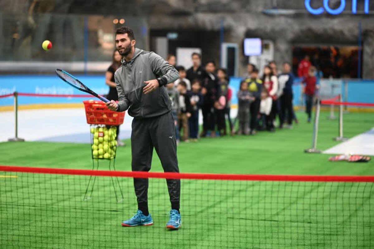 GALERIE FOTO Horia Tecău a jucat tenis pe gheață cu micii sportivi din Capitală