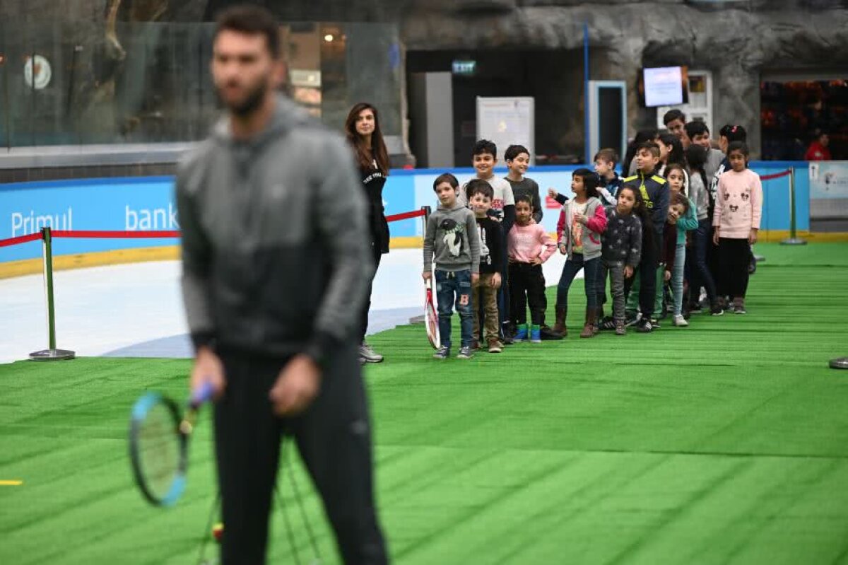 GALERIE FOTO Horia Tecău a jucat tenis pe gheață cu micii sportivi din Capitală