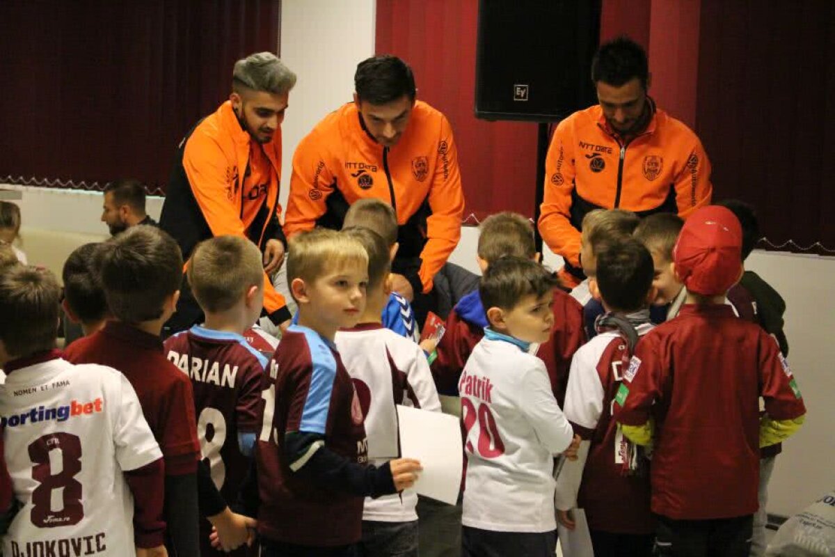 GALERIE FOTO Campioana CFR e în sărbătoare » Imagini de la petrecere: cadoul primit de Conceicao