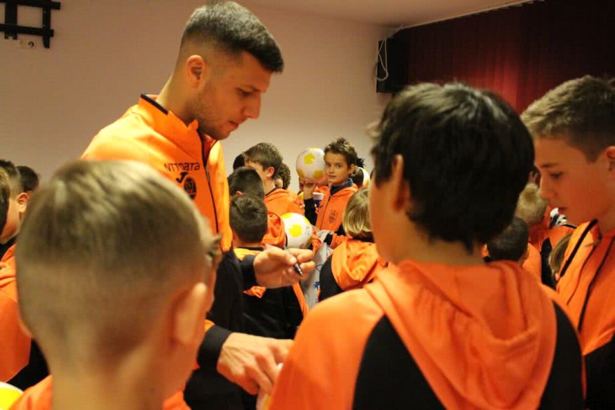 GALERIE FOTO Campioana CFR e în sărbătoare » Imagini de la petrecere: cadoul primit de Conceicao