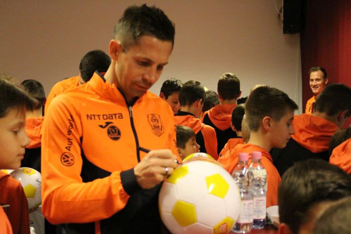 GALERIE FOTO Campioana CFR e în sărbătoare » Imagini de la petrecere: cadoul primit de Conceicao