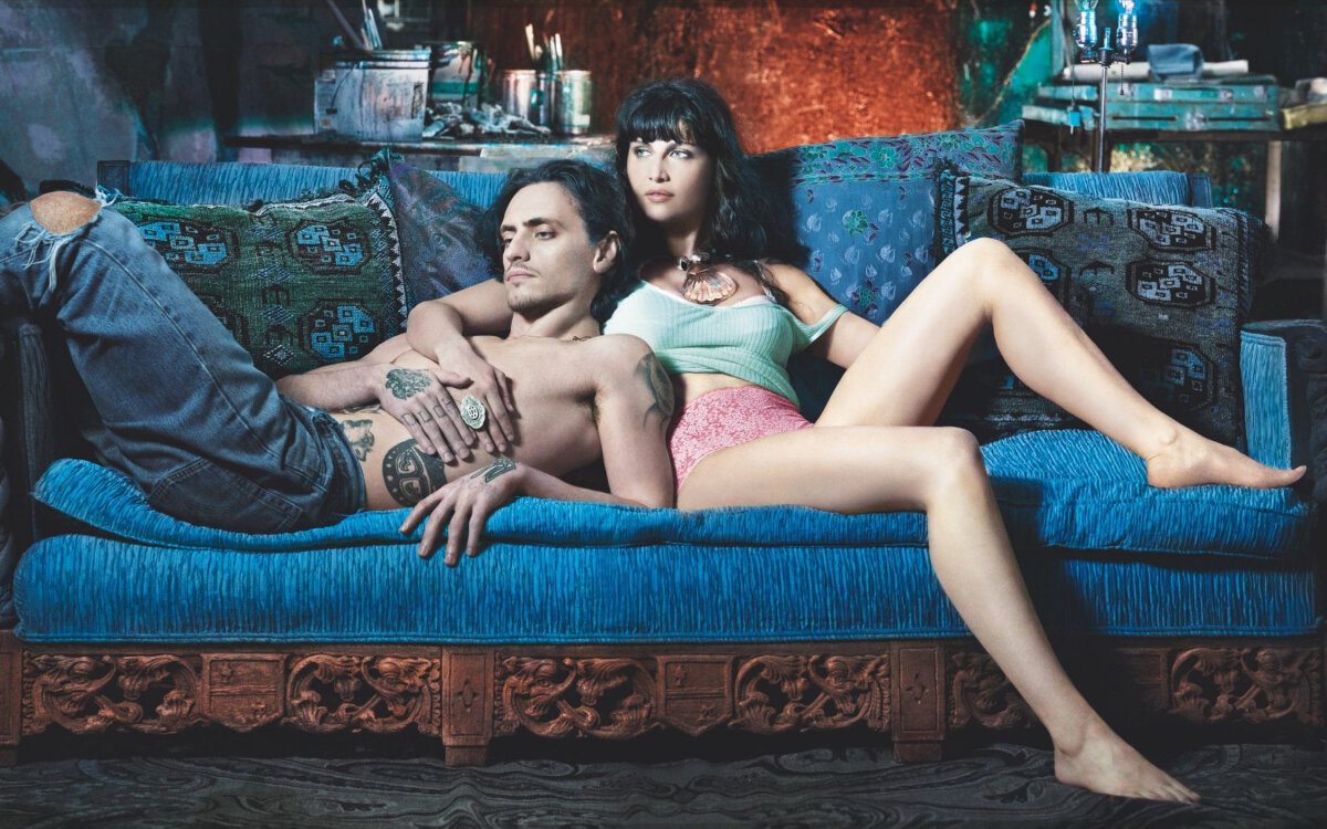 FOTO Visând cu Laetitia » Imagini răvășitoare cu perla Franței: a pozat nud pentru cel mai faimos calendar!