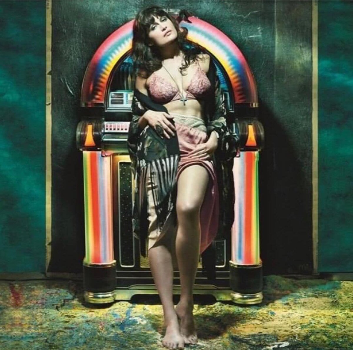 FOTO Visând cu Laetitia » Imagini răvășitoare cu perla Franței: a pozat nud pentru cel mai faimos calendar!