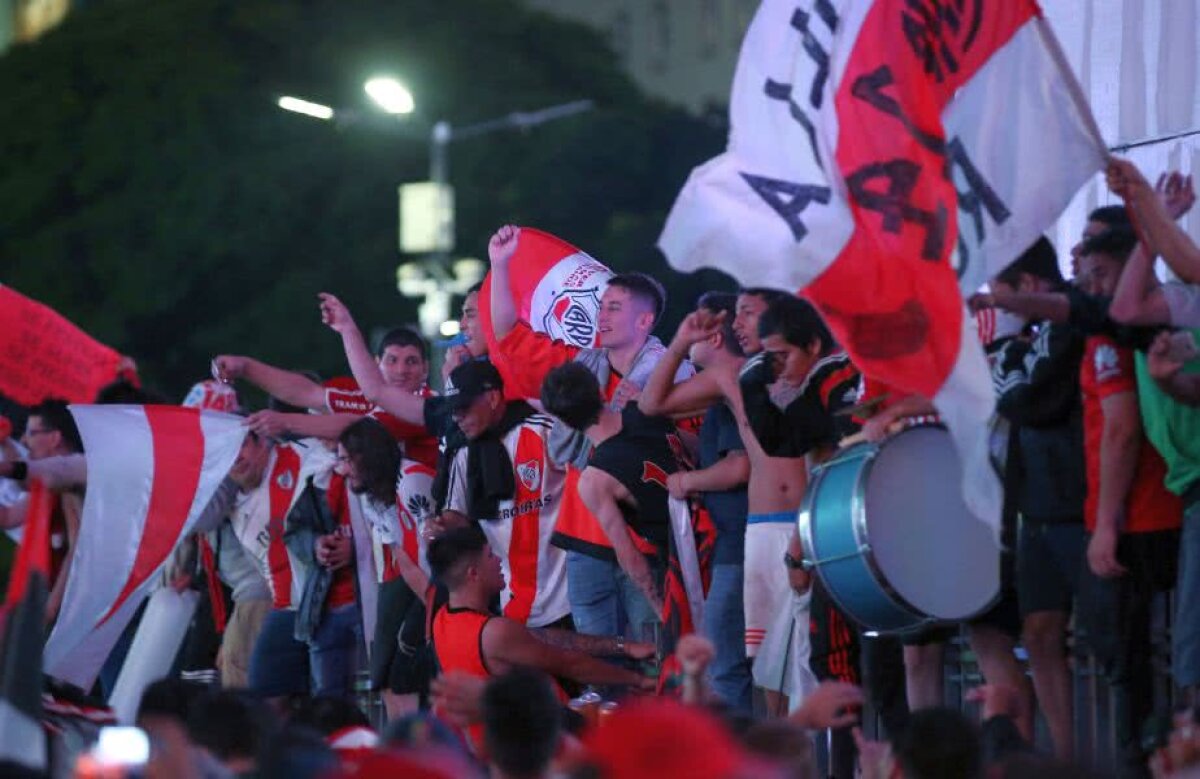 GALERIE FOTO Imagini șocante la Buenos Aires! Fanii lui River s-au dezlănțuit pe străzi după triumful din Copa Libertadores