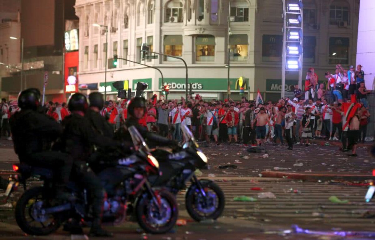 GALERIE FOTO Imagini șocante la Buenos Aires! Fanii lui River s-au dezlănțuit pe străzi după triumful din Copa Libertadores