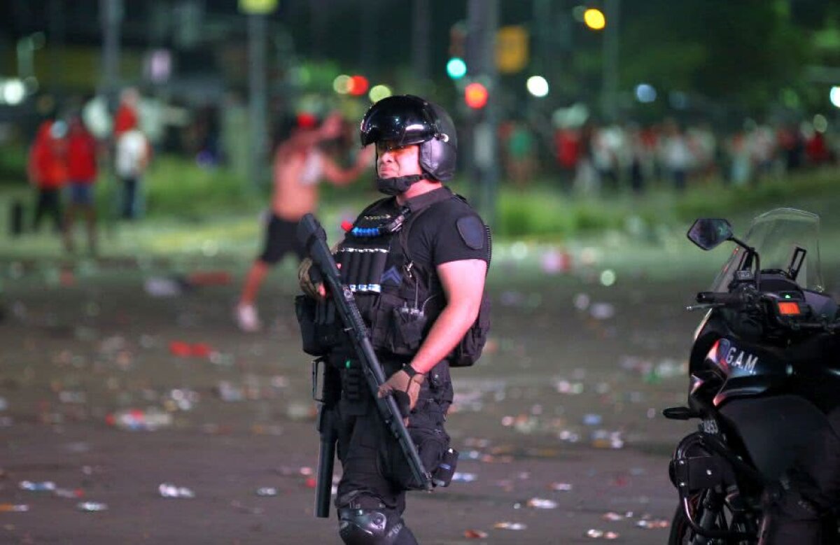 GALERIE FOTO Imagini șocante la Buenos Aires! Fanii lui River s-au dezlănțuit pe străzi după triumful din Copa Libertadores