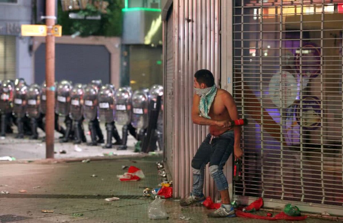 GALERIE FOTO Imagini șocante la Buenos Aires! Fanii lui River s-au dezlănțuit pe străzi după triumful din Copa Libertadores