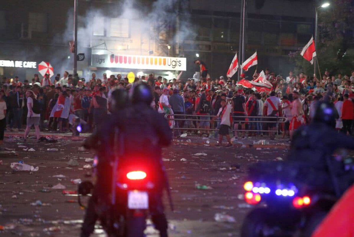 GALERIE FOTO Imagini șocante la Buenos Aires! Fanii lui River s-au dezlănțuit pe străzi după triumful din Copa Libertadores