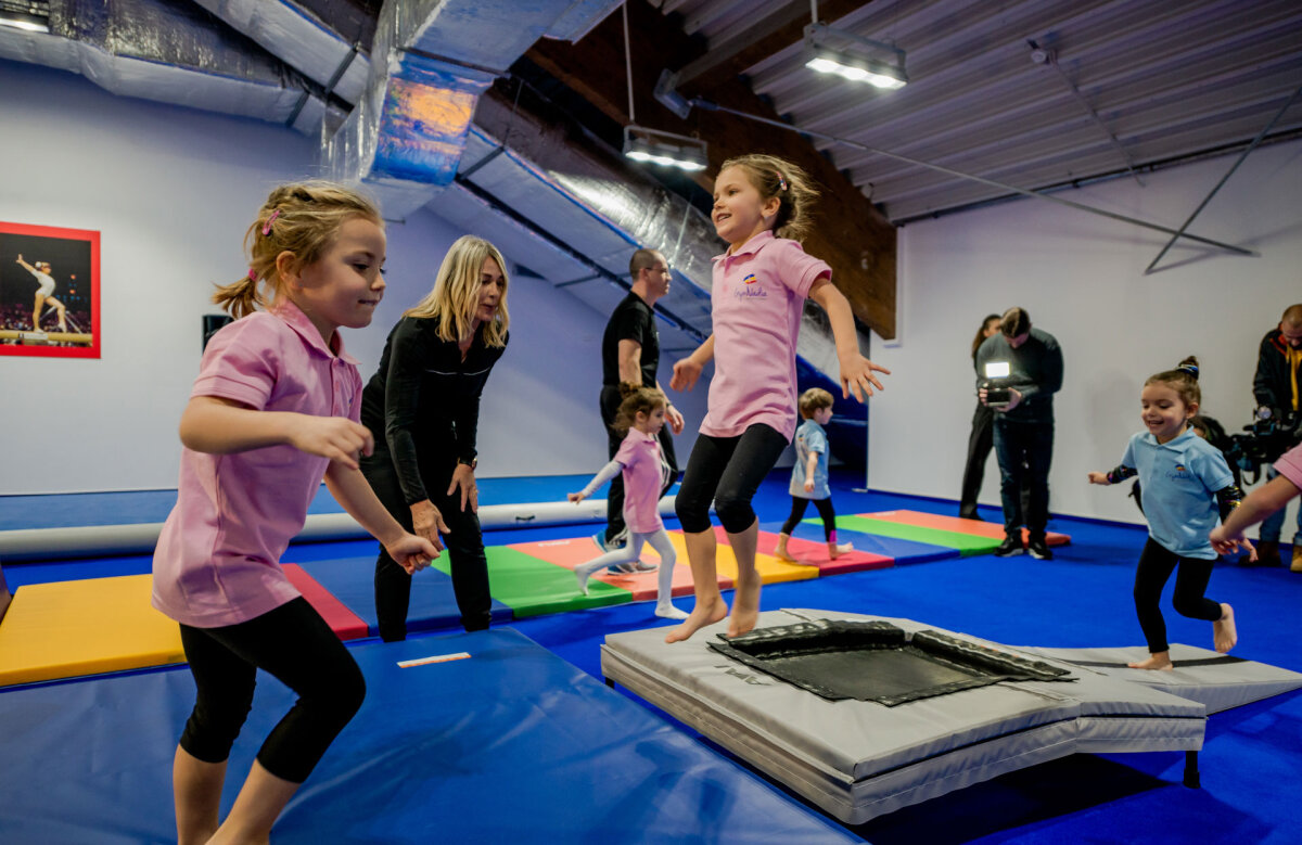 Prima selectie pentru cursuri gratuite de initiere in gimnastica si educatie fizica organizata de GymNadia pentru copiii cu varste cuprinse intre 2 si 6 ani