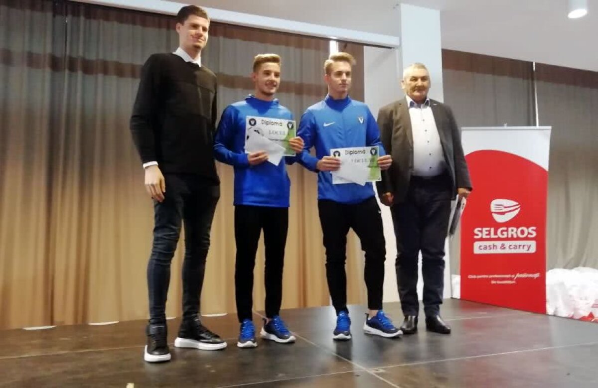 Zi de sărbătoare la Academia Hagi » Premii pentru cei mai buni jucători și antrenori de la toate categoriile de vârstă