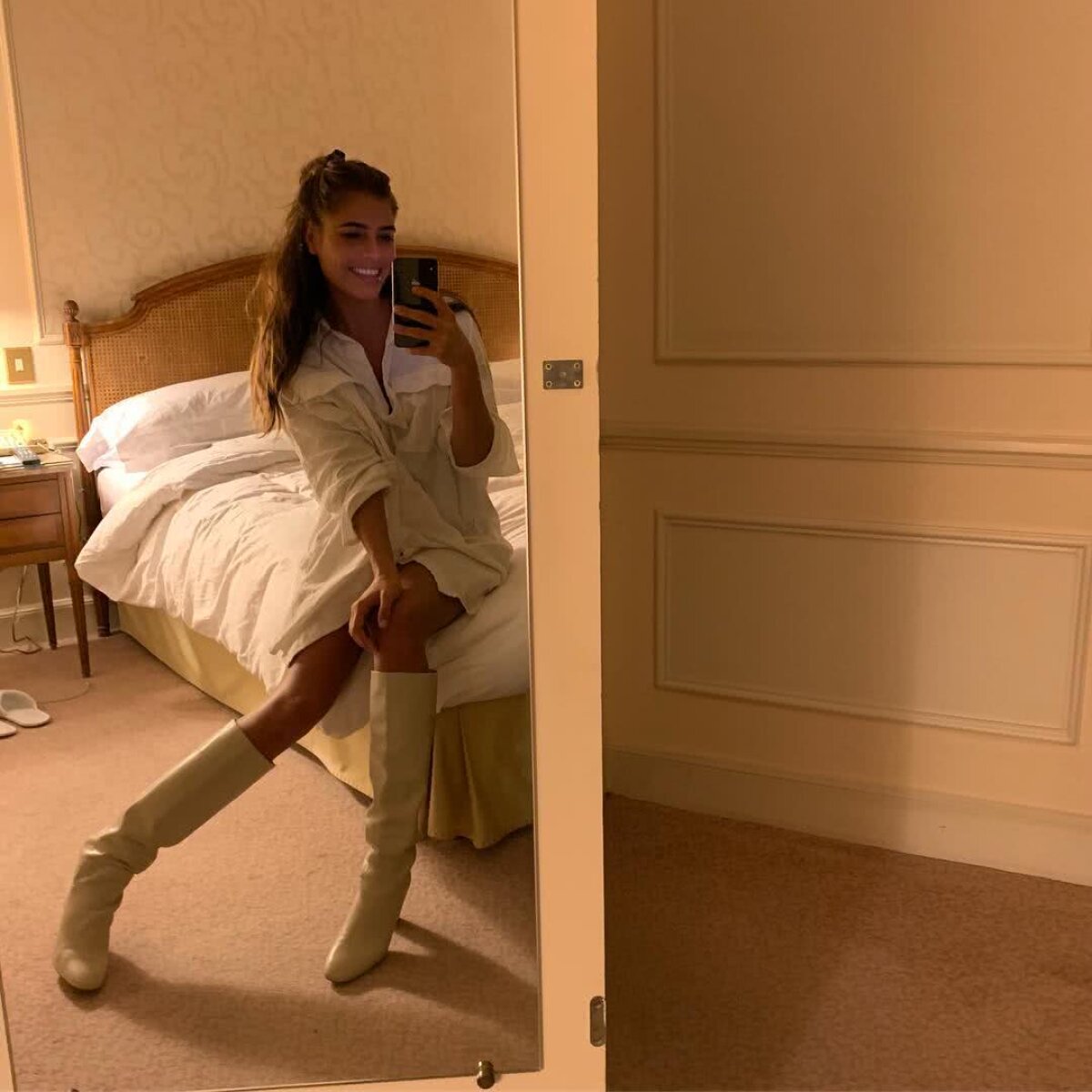 FOTO "Lordul" schimbă des modelele » Bendtner a cucerit trei manechine de top în doar câteva luni!