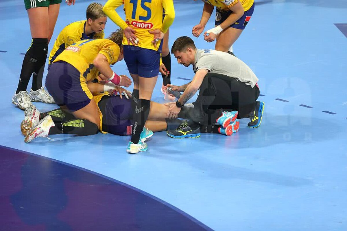 ROMÂNIA - UNGARIA 29-31 // GALERIE FOTO Lacrimi și suferință după ACCIDENTAREA ORIBILĂ a Cristinei Neagu! Imagini DUREROASE din sală 