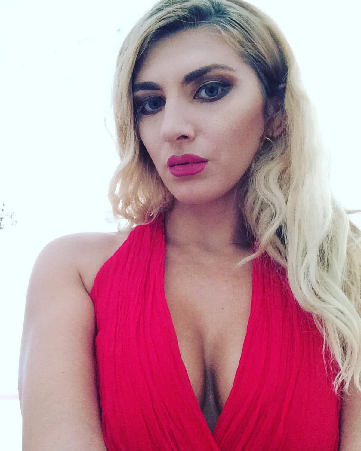 GALERIE FOTO INCENDIARĂ Blonda superbă de la "Vocea României" » Alina Coltan e fermecătoare, dar și un artist complex!