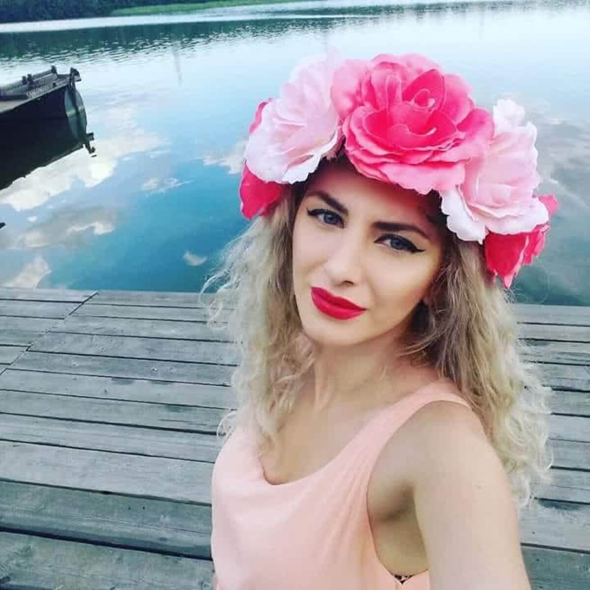 GALERIE FOTO INCENDIARĂ Blonda superbă de la "Vocea României" » Alina Coltan e fermecătoare, dar și un artist complex!