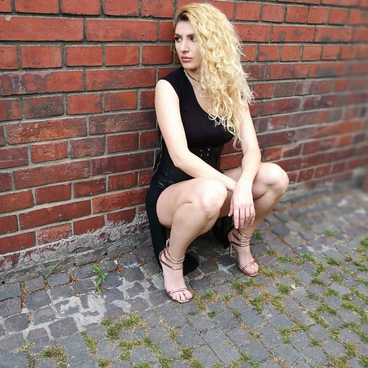 GALERIE FOTO INCENDIARĂ Blonda superbă de la "Vocea României" » Alina Coltan e fermecătoare, dar și un artist complex!