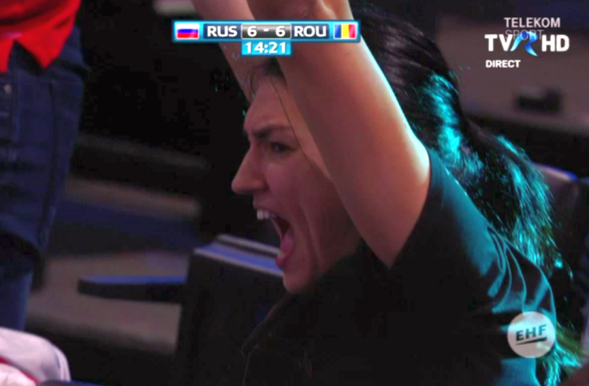 ROMÂNIA - RUSIA 22-28 // FOTO Cristina Neagu la fel ca Ronaldo » Imaginile antologice surprinse în sala din Paris