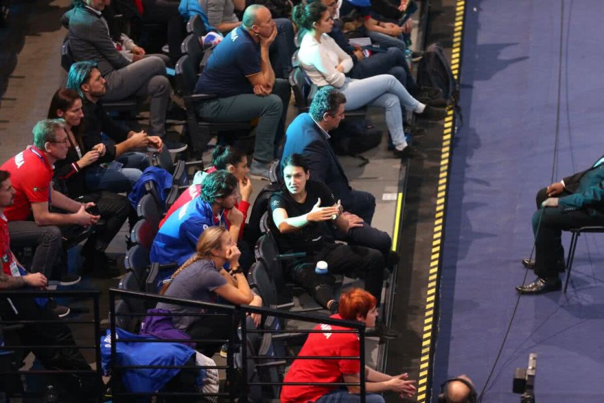 ROMÂNIA - RUSIA 22-28 // FOTO Cristina Neagu la fel ca Ronaldo » Imaginile antologice surprinse în sala din Paris