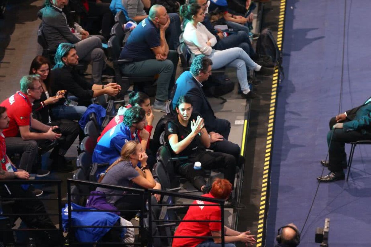 ROMÂNIA - RUSIA 22-28 // FOTO Cristina Neagu la fel ca Ronaldo » Imaginile antologice surprinse în sala din Paris