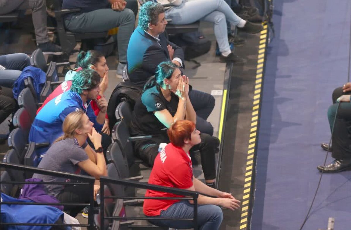 ROMÂNIA - RUSIA 22-28 // FOTO Cristina Neagu la fel ca Ronaldo » Imaginile antologice surprinse în sala din Paris